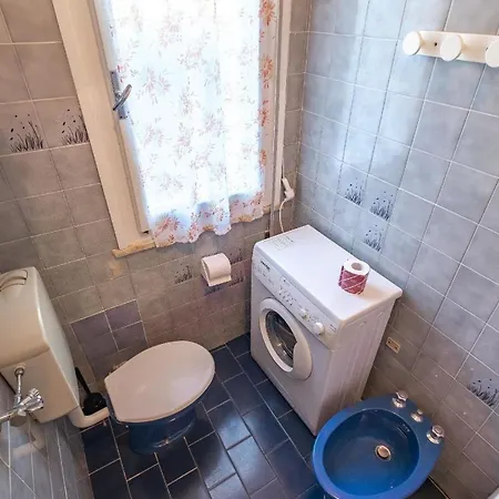 3-zimmer-fewo, Erdgeschoss, Zentrale Lage Mit Privatem Gefliestem Garden, Parkplatz * Lido delle Nazioni