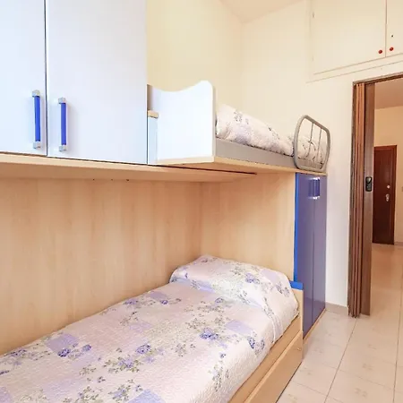 Διαμέρισμα 3-zimmer-fewo, Erdgeschoss, Zentrale Lage Mit Privatem Gefliestem Garden, Parkplatz *