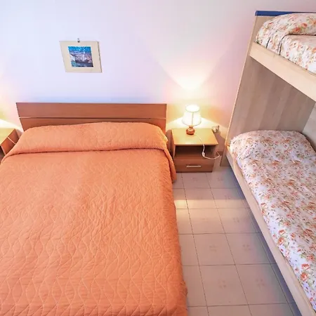 Διαμέρισμα 3-zimmer-fewo, Erdgeschoss, Zentrale Lage Mit Privatem Gefliestem Garden, Parkplatz