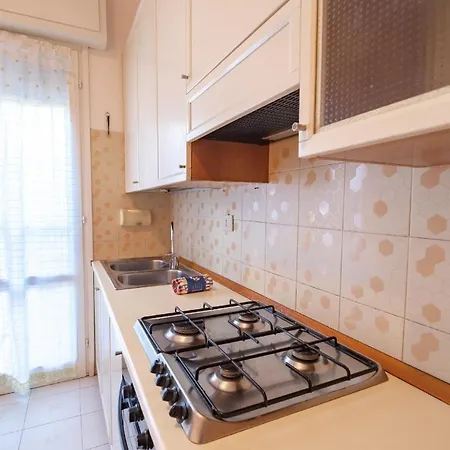 דירה 3-zimmer-fewo, Erdgeschoss, Zentrale Lage Mit Privatem Gefliestem Garden, Parkplatz