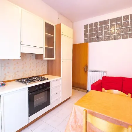 דירה 3-zimmer-fewo, Erdgeschoss, Zentrale Lage Mit Privatem Gefliestem Garden, Parkplatz לידו דלה נציוני