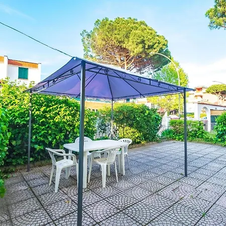 3-zimmer-fewo, Erdgeschoss, Zentrale Lage Mit Privatem Gefliestem Garden, Parkplatz דירה